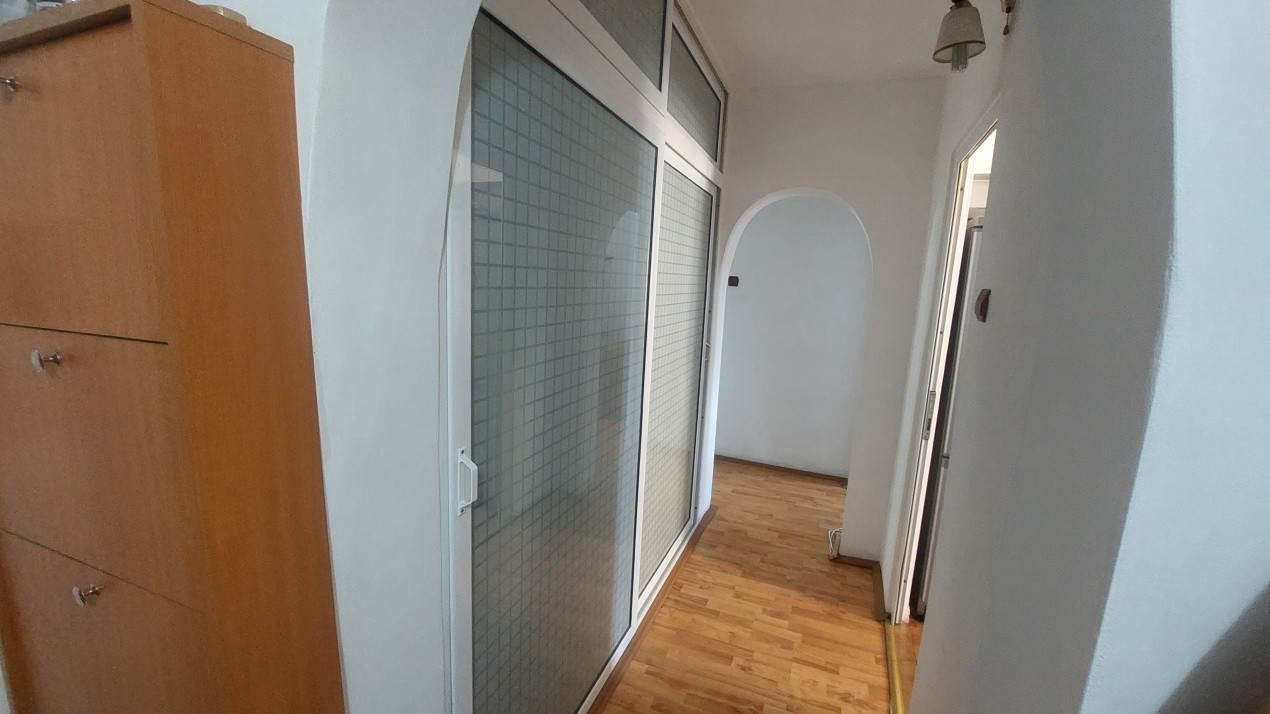 Apartament doua camere decomandat, etajul 5, 1 Mai zona Sara