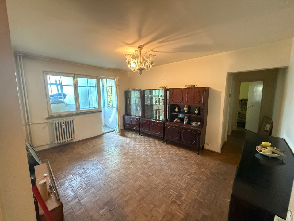 Apartament 3 camere, semidecomandat,53 mp, Craiovita Noua 