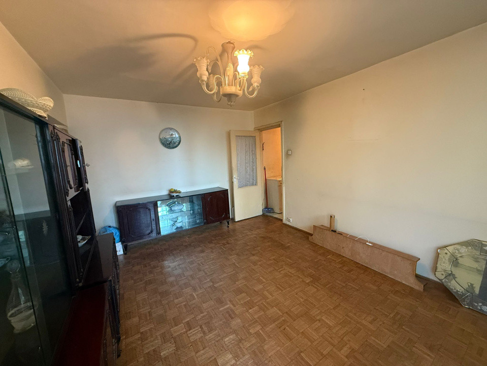 Apartament 3 camere, semidecomandat,53 mp, Craiovita Noua 