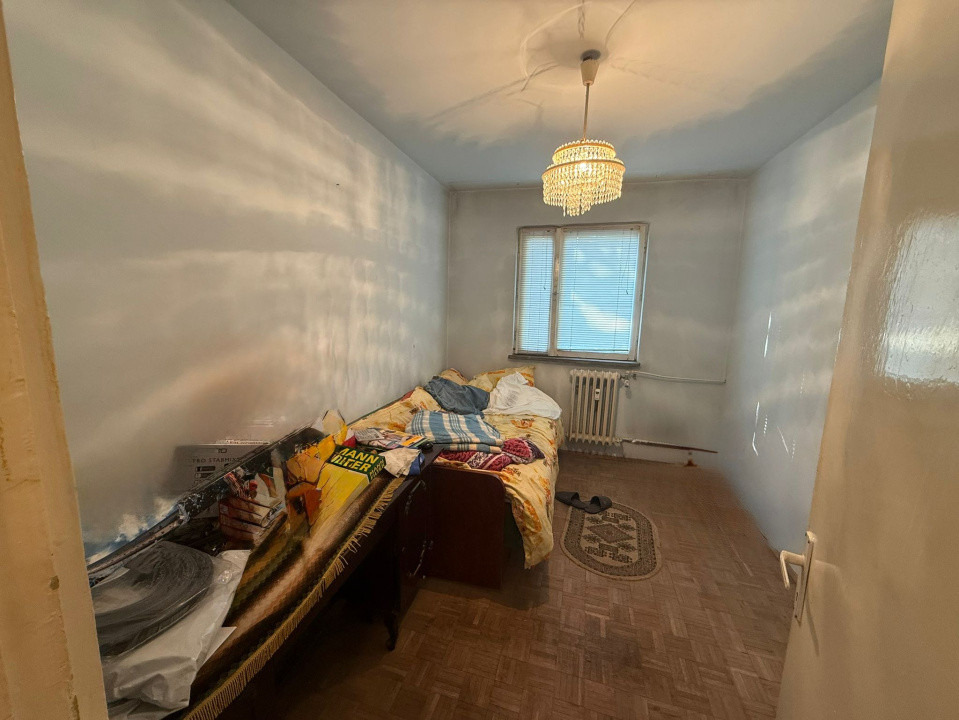 Apartament 3 camere, semidecomandat,53 mp, Craiovita Noua 