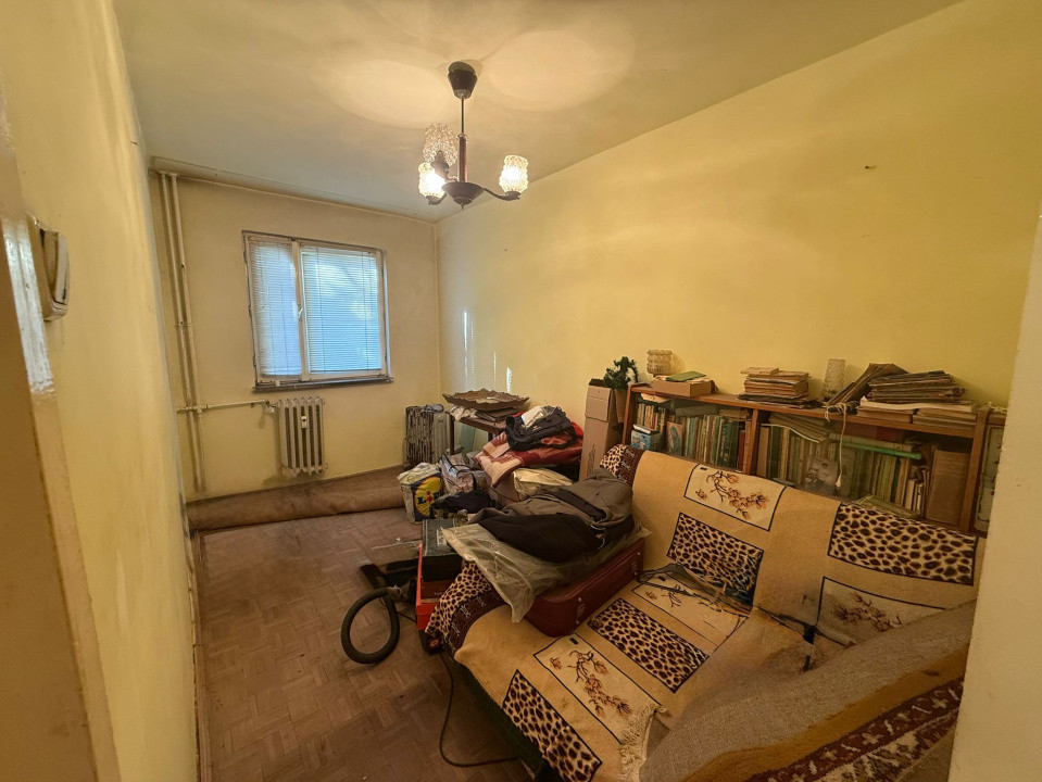 Apartament 3 camere, semidecomandat,53 mp, Craiovita Noua 