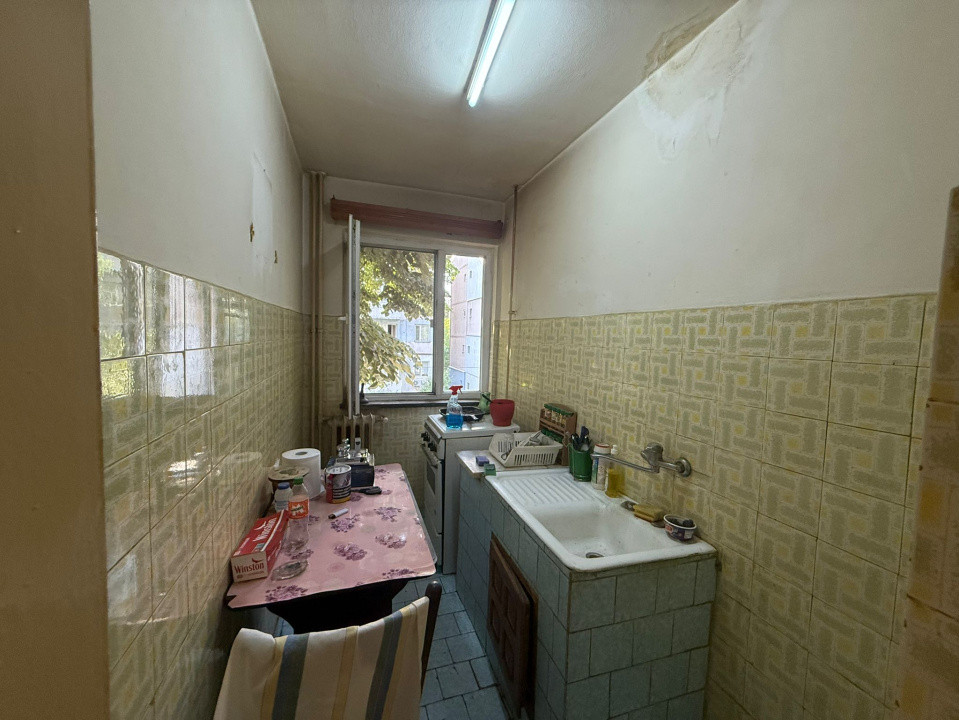 Apartament 3 camere, semidecomandat,53 mp, Craiovita Noua 