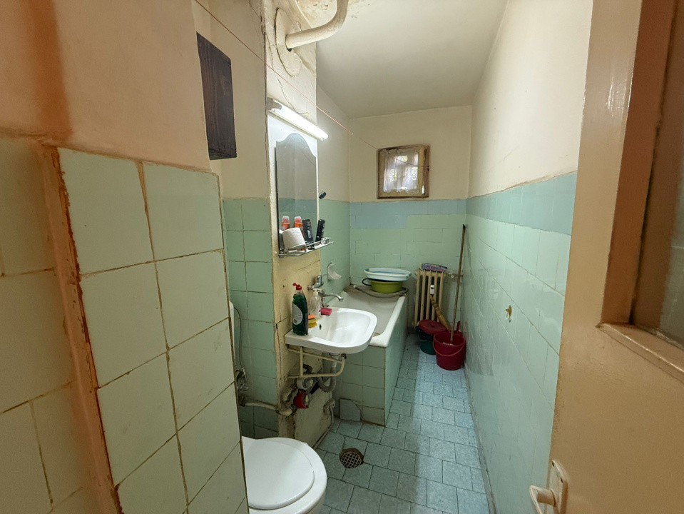 Apartament 3 camere, semidecomandat,53 mp, Craiovita Noua 