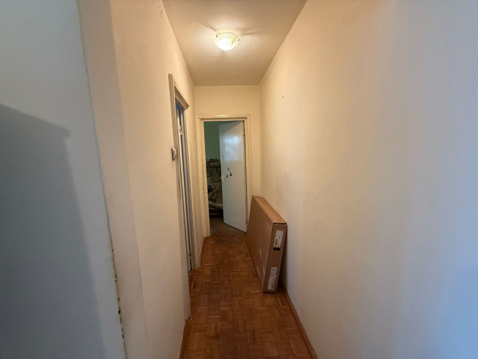 Apartament 3 camere, semidecomandat,53 mp, Craiovita Noua 