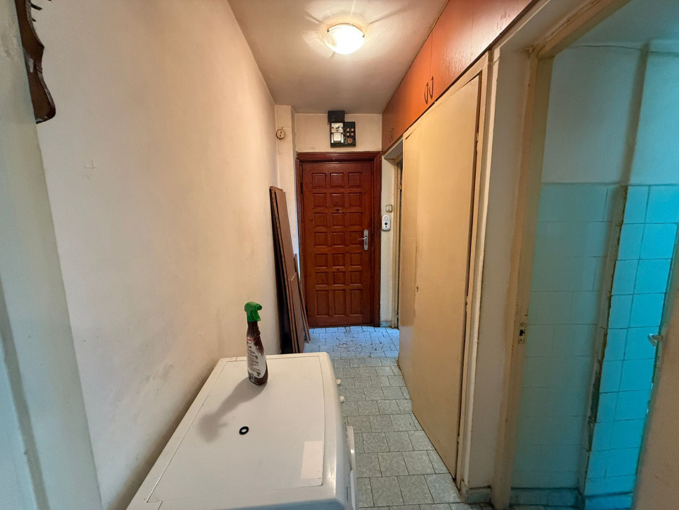 Apartament 3 camere, semidecomandat,53 mp, Craiovita Noua 