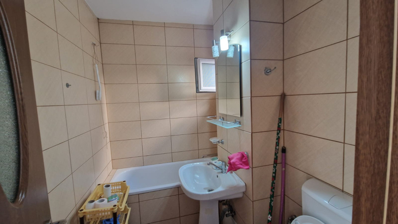 Apartament 3 camere, decomandat, 72mp, cartier Craiovita Noua, zona Orizont