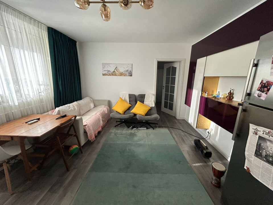 Apartament cu 3 camere, iar balconul generos este bucătărie - 4 spații de locuit