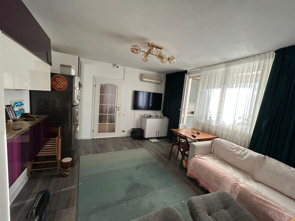 Apartament cu 3 camere, iar balconul generos este bucătărie - 4 spații de locuit