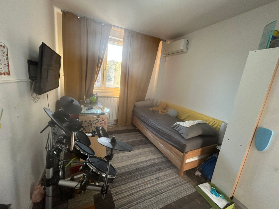 Apartament cu 3 camere, iar balconul generos este bucătărie - 4 spații de locuit