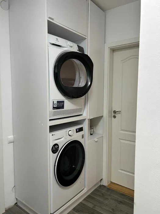 Apartament cu 3 camere, iar balconul generos este bucătărie - 4 spații de locuit