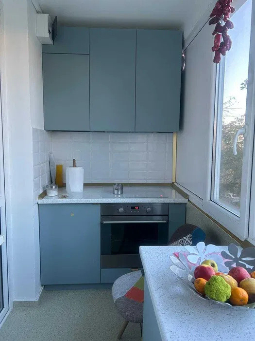 Apartament cu 3 camere, iar balconul generos este bucătărie - 4 spații de locuit
