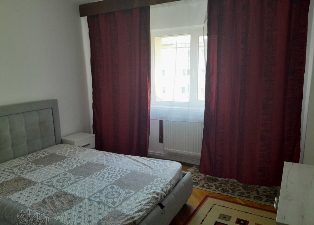 De închiriat apartament 4 camere –Calea Dumbrăvii –