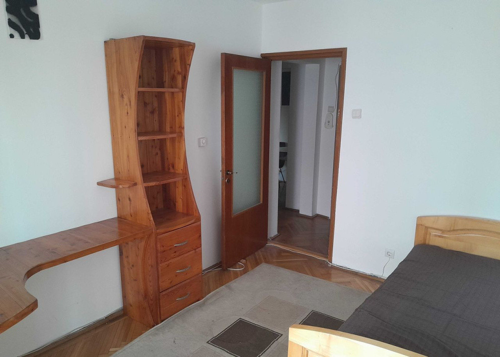 De închiriat apartament 4 camere –Calea Dumbrăvii –
