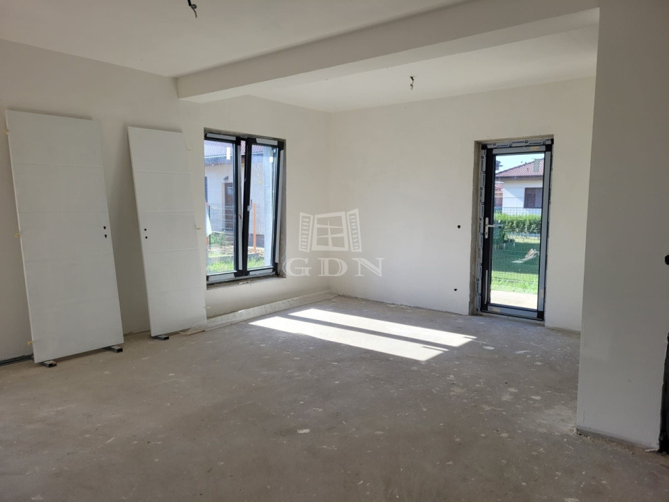 Duplex de vaznzare - sat Sasar -  cartier nou de case, luminoase si spatioase