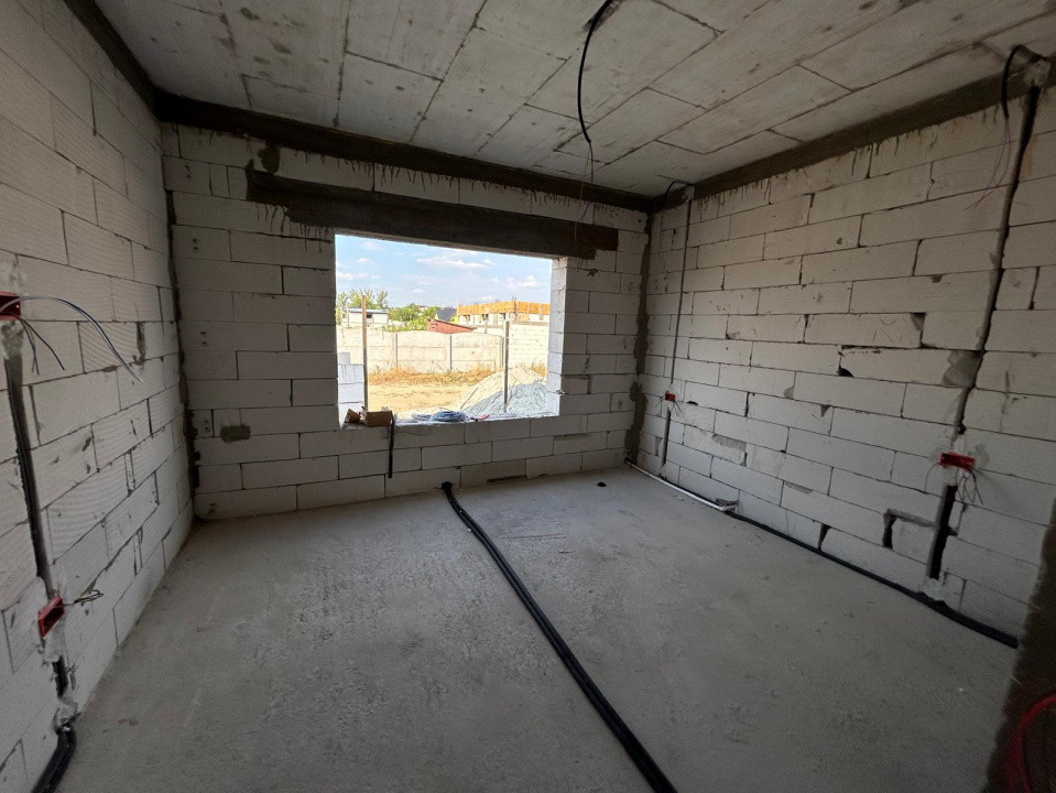 Casa plan parter, la rosu, 380 MP, 110 MP utili, Preajba