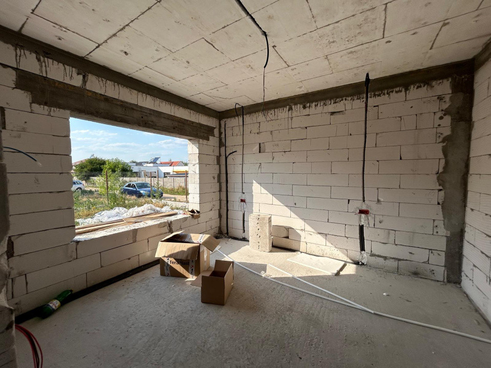 Casa plan parter, la rosu, 380 MP, 110 MP utili, Preajba