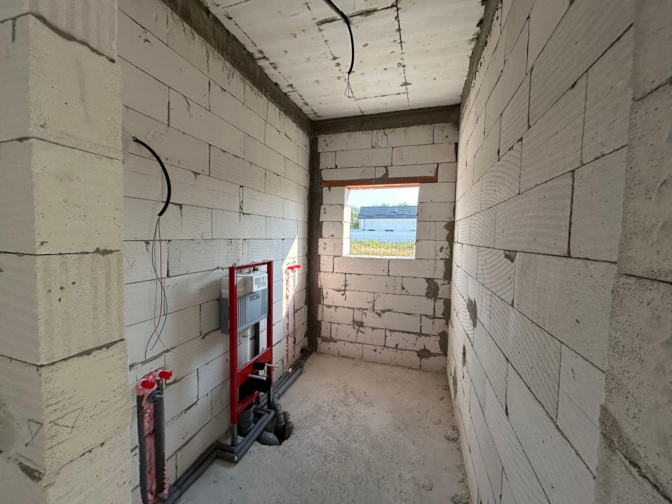 Casa plan parter, la rosu, 380 MP, 110 MP utili, Preajba