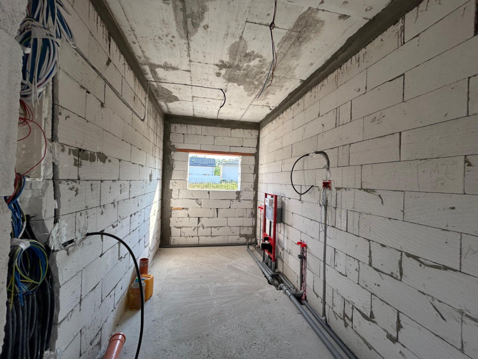 Casa plan parter, la rosu, 380 MP, 110 MP utili, Preajba