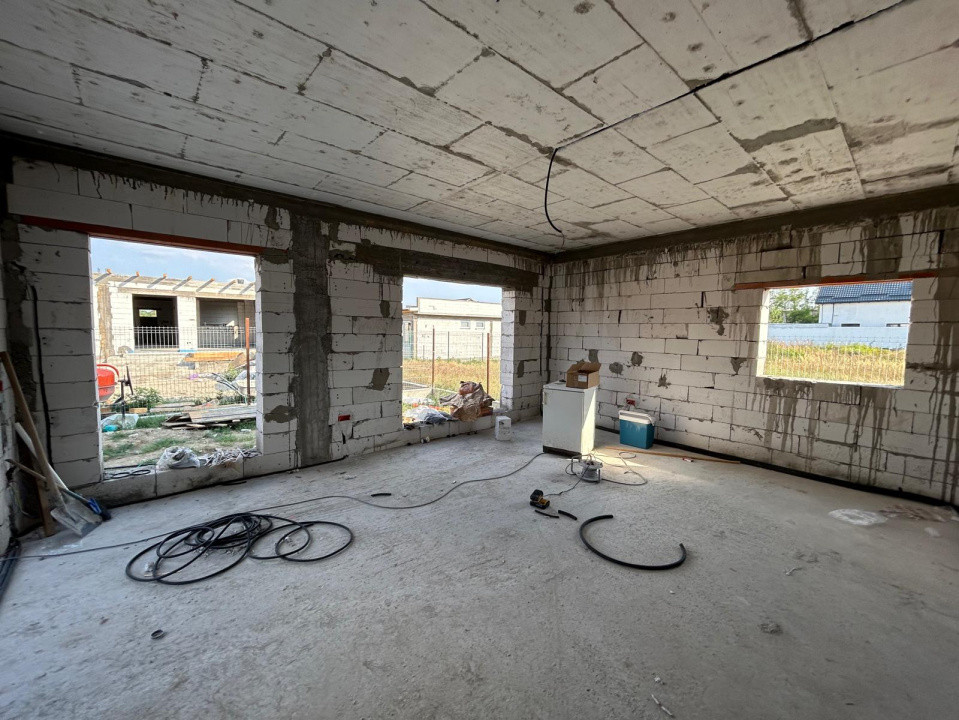 Casa plan parter, la rosu, 380 MP, 110 MP utili, Preajba