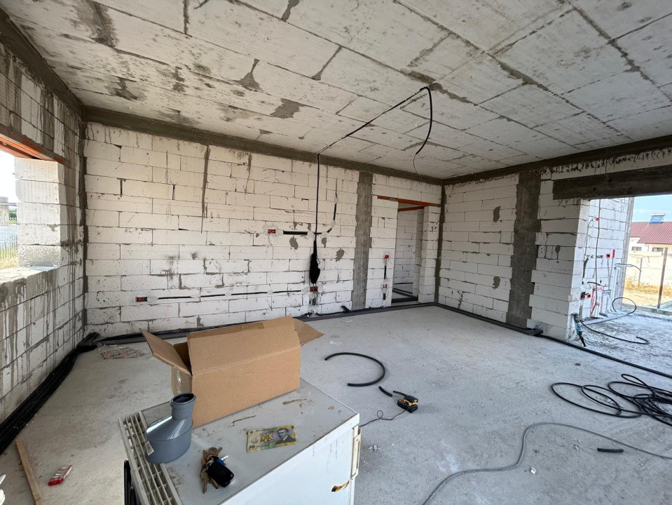 Casa plan parter, la rosu, 380 MP, 110 MP utili, Preajba