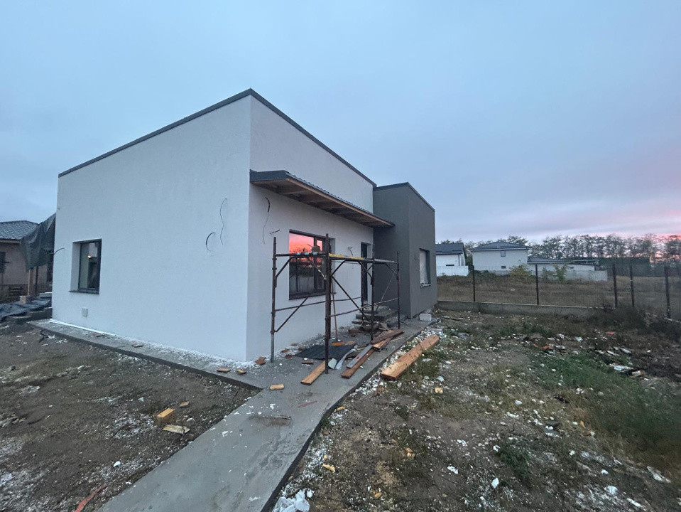 Casa plan parter, la rosu, 380 MP, 110 MP utili, Preajba