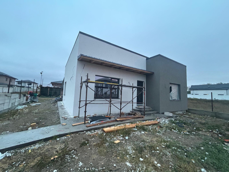 Casa plan parter, la rosu, 380 MP, 110 MP utili, Preajba