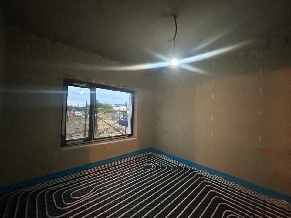 Casa plan parter, la rosu, 380 MP, 110 MP utili, Preajba