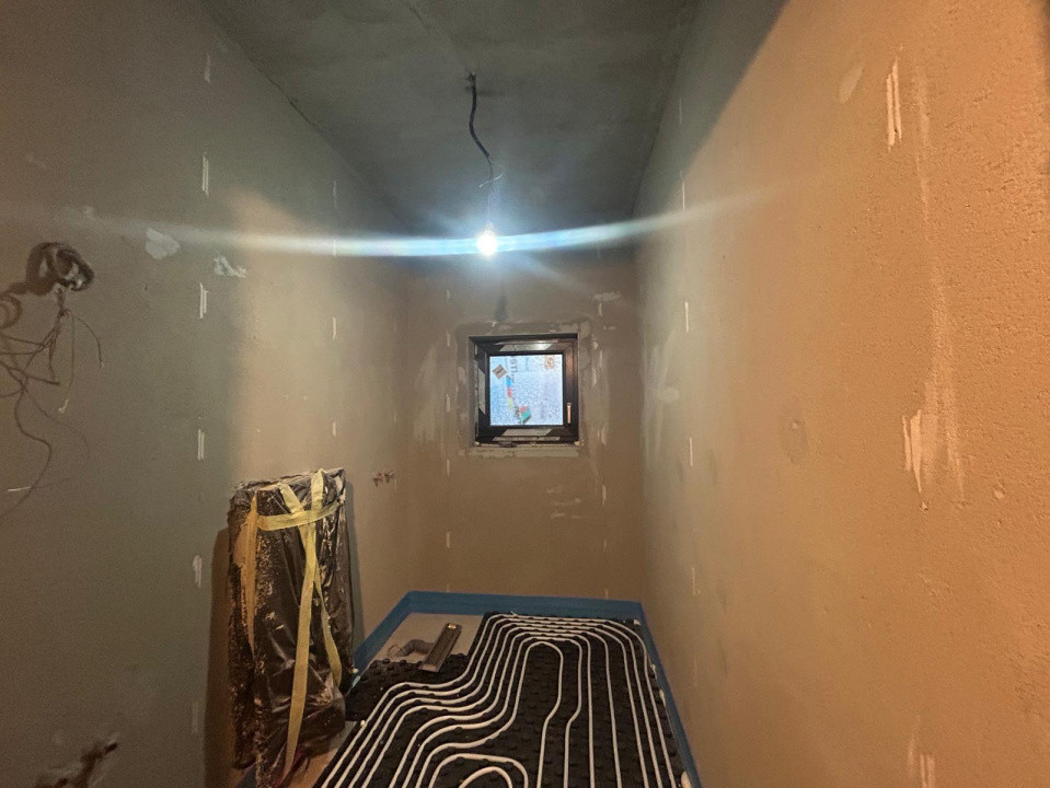 Casa plan parter, la rosu, 380 MP, 110 MP utili, Preajba