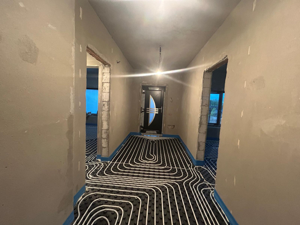 Casa plan parter, la rosu, 380 MP, 110 MP utili, Preajba