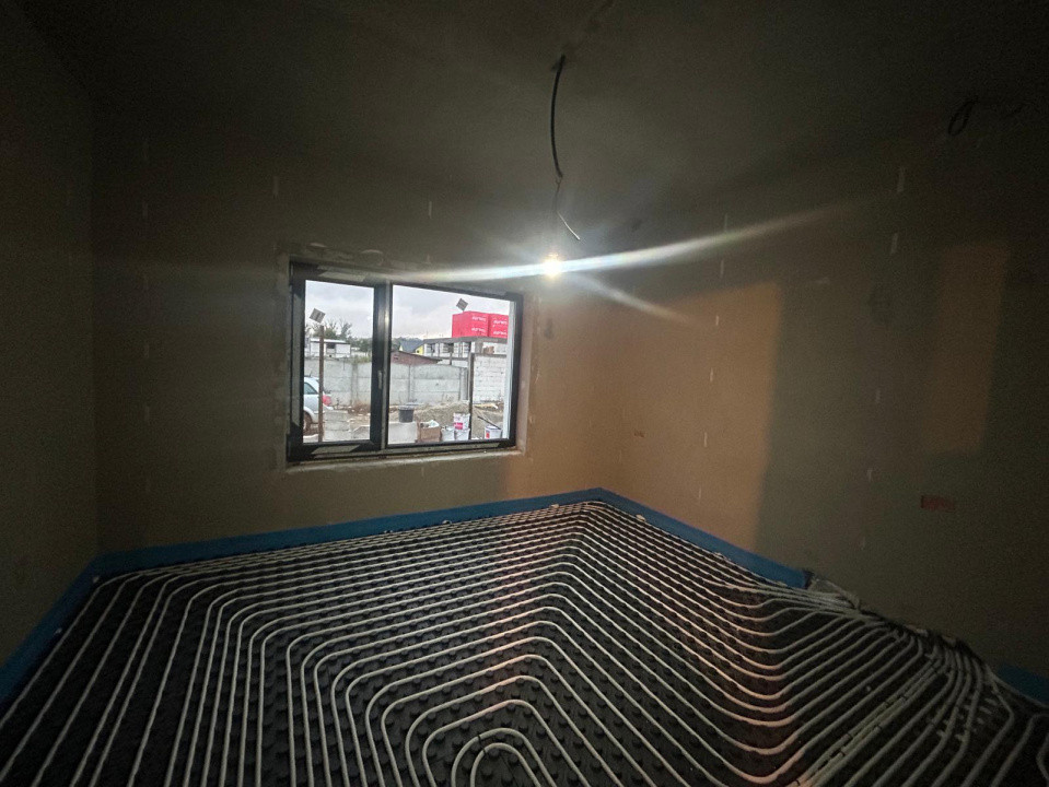 Casa plan parter, la rosu, 380 MP, 110 MP utili, Preajba