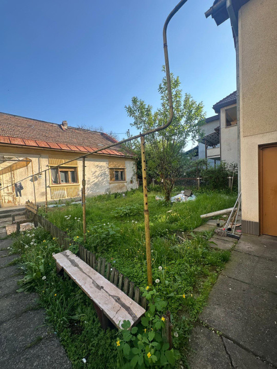 Doua case cu garaj si teren de 456mp