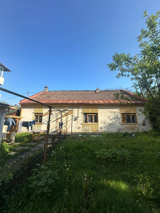 Doua case cu garaj si teren de 456mp