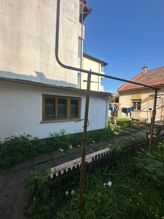 Doua case cu garaj si teren de 456mp