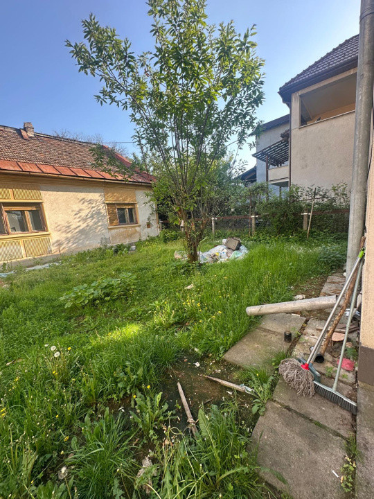 Doua case cu garaj si teren de 456mp