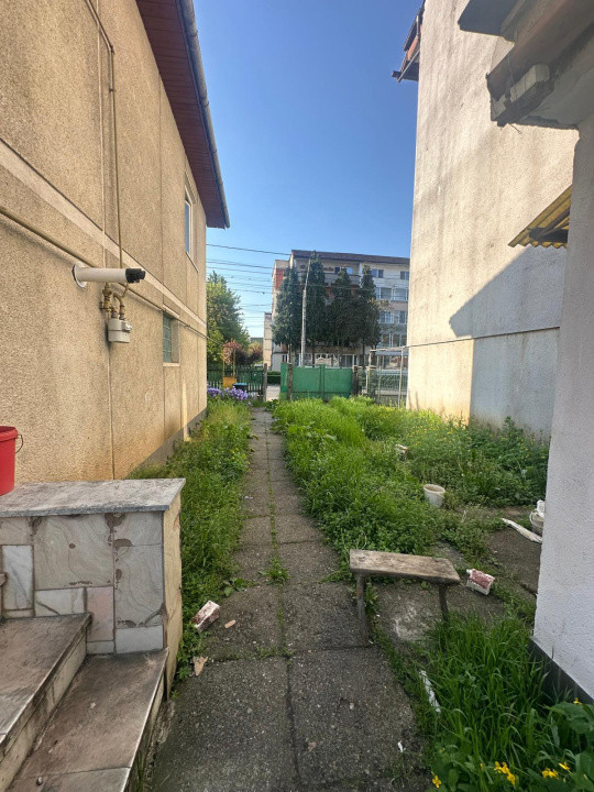 Doua case cu garaj si teren de 456mp