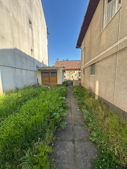 Doua case cu garaj si teren de 456mp