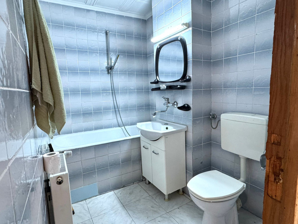 De vanzare apartament cu 3 camere decomandate -  etaj intermediar - Petru Rares 