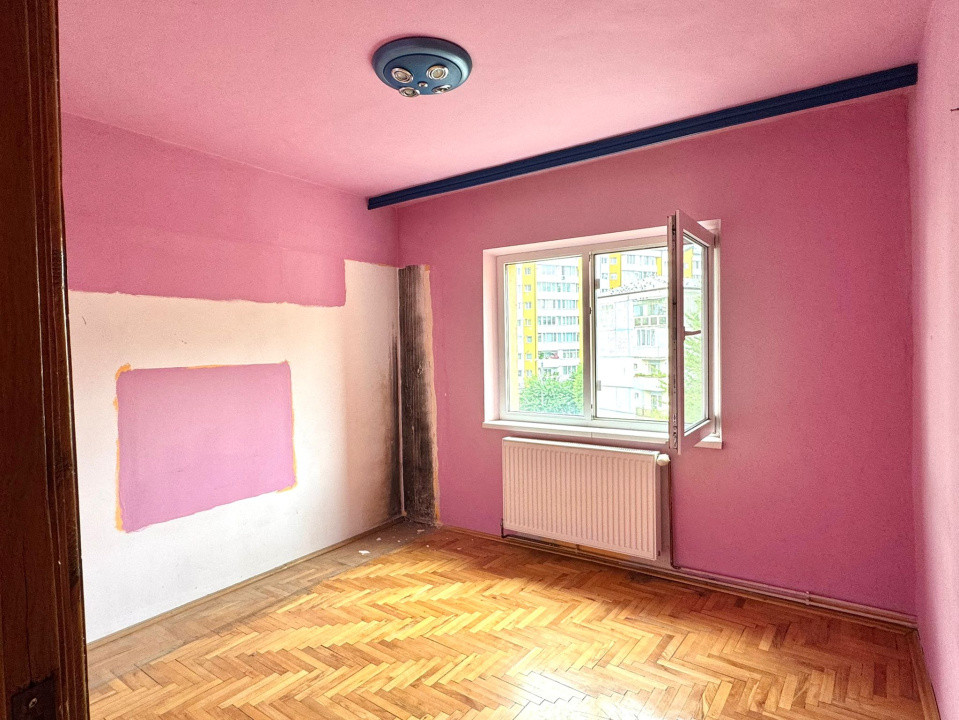 De vanzare apartament cu 3 camere decomandate -  etaj intermediar - Petru Rares 