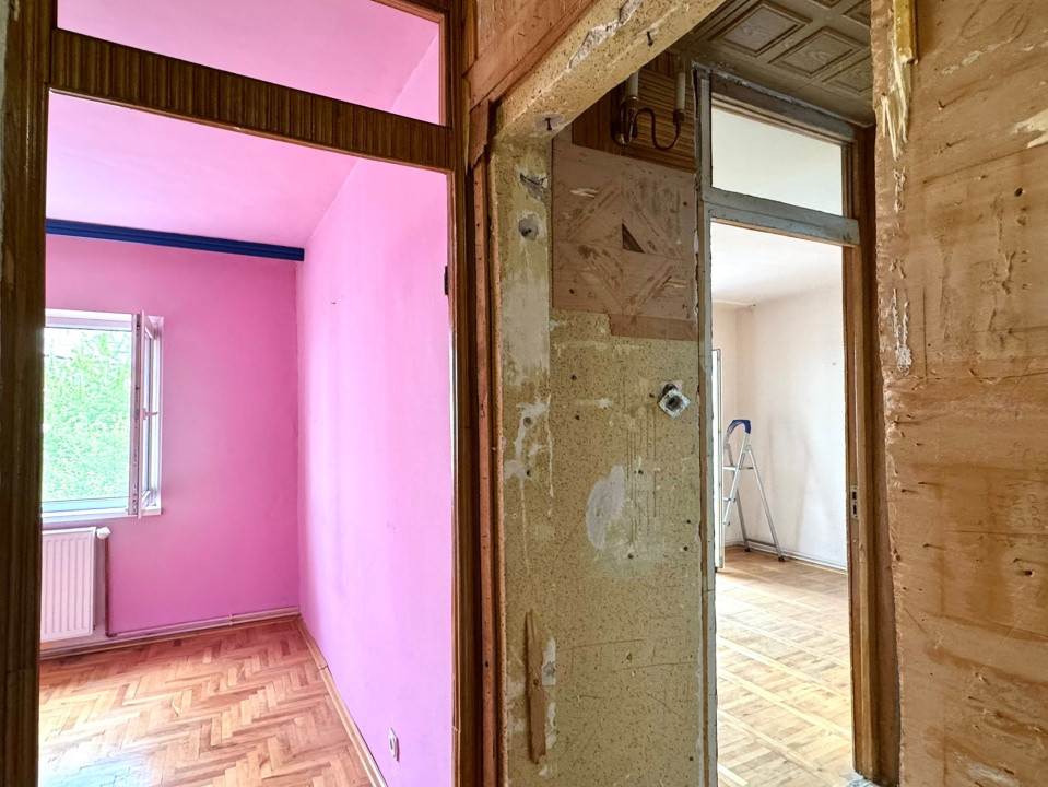 De vanzare apartament cu 3 camere decomandate -  etaj intermediar - Petru Rares 