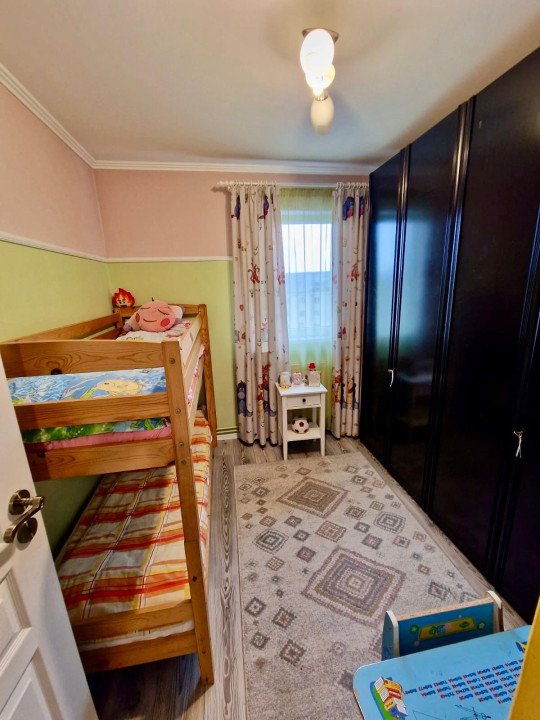 Inchiriere apartament - 3 camere pe 2 nivele - Republicii