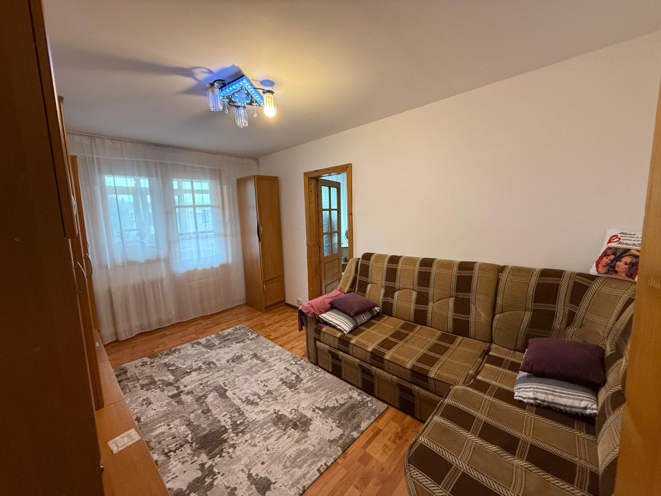 Apartament 2 camere, semidecomandat, 41 mp, Craiovit, Bulevardul Tineretului