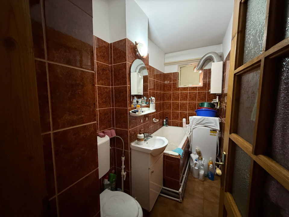 Apartament 2 camere, semidecomandat, 41 mp, Craiovit, Bulevardul Tineretului
