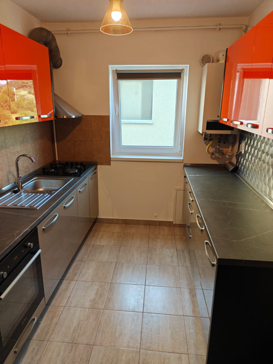 Apartament 3 cam.suprafata utila 75mp,2balcoane,Calea Cisnadiei