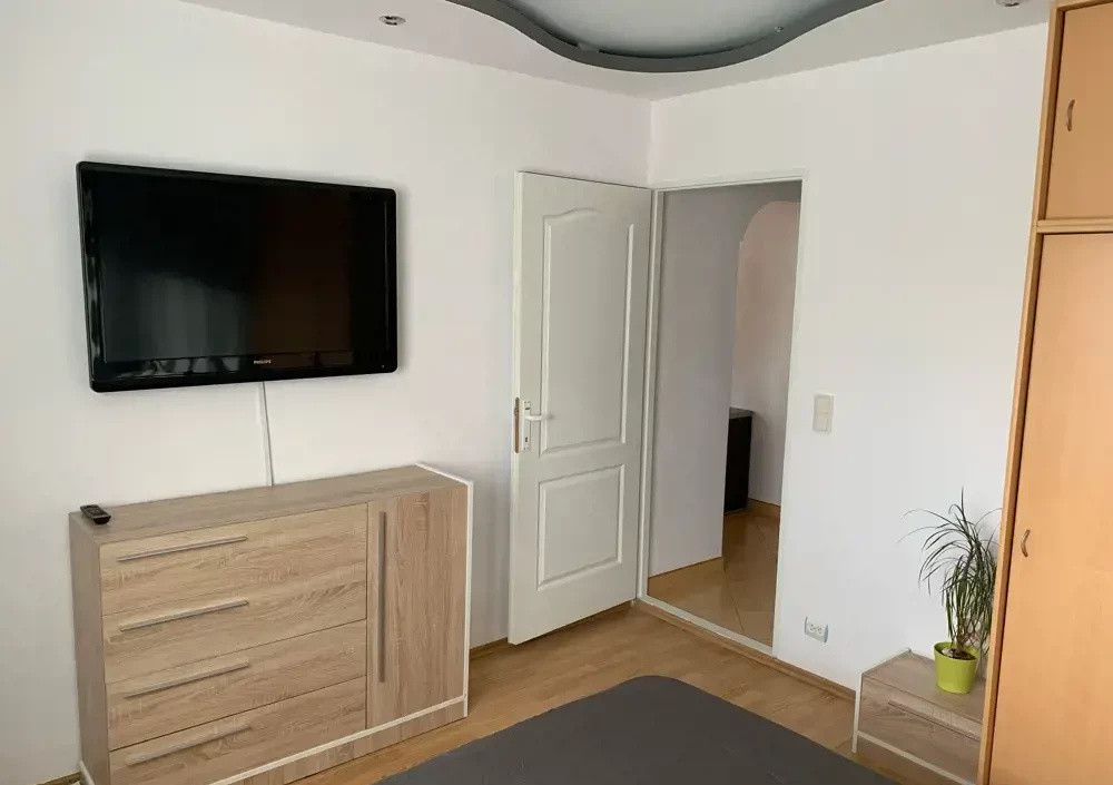 Apartament 3 camere de închiriat – Central, complet mobilat și utilat