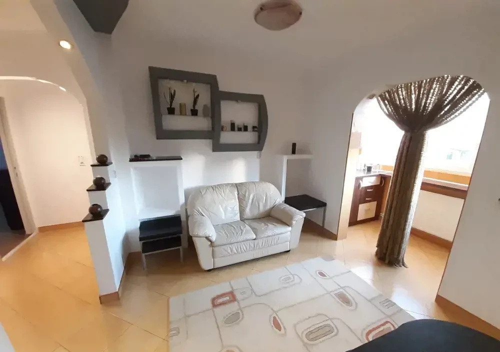 Apartament 3 camere de închiriat – Central, complet mobilat și utilat