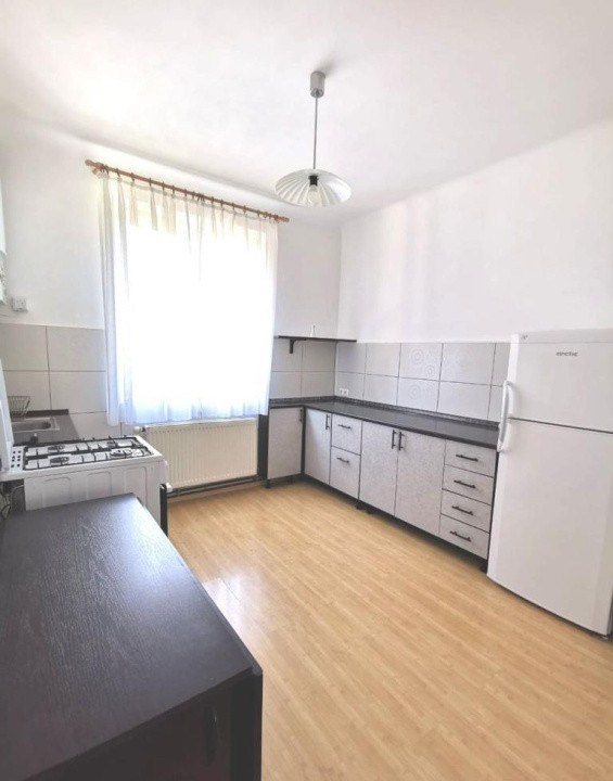 Apartament decomandat 2 camere ,zona linistita 