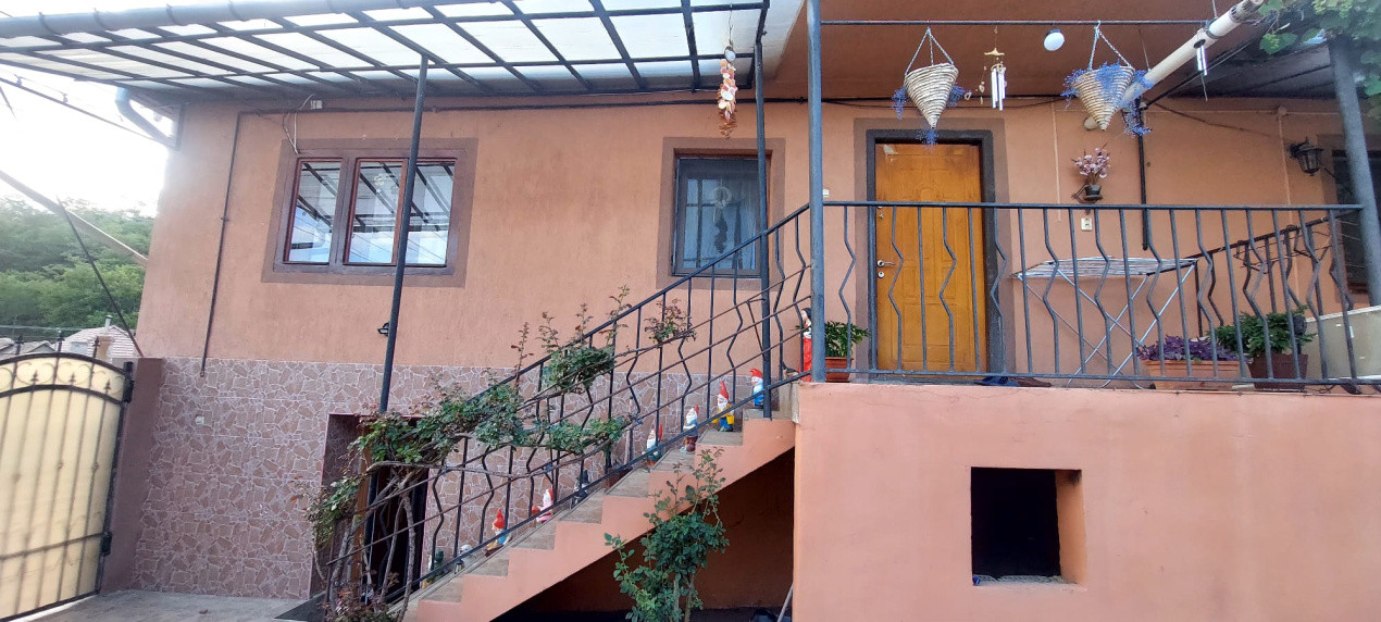 Casa 4 cam,suprafata utila 115mp, si teren 694mp,spre vanzare in Ocna Sibiului
