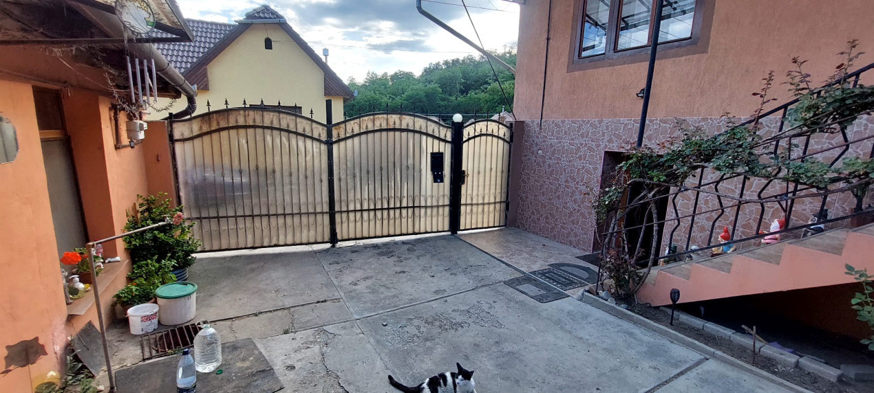 Casa 4 cam,suprafata utila 115mp, si teren 694mp,spre vanzare in Ocna Sibiului