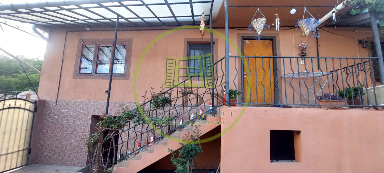 Casa 4 cam,suprafata utila 115mp, si teren 694mp,spre vanzare in Ocna Sibiului