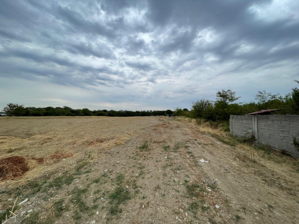 Teren intravilan 393mp cu utilitati la front situat in Braniste jud. Dolj